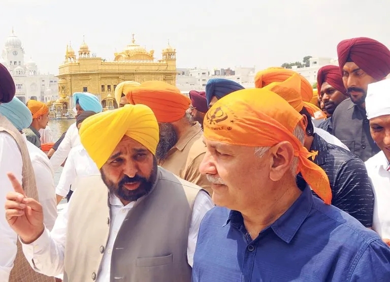 ਪੰਜਾਬ ਦੇ ਮੁੱਖ ਮੰਤਰੀ CM ਮਾਨ ਅਤੇ ਮਨੀਸ਼ ਸਿਸੋਦੀਆ ਦਰਬਾਰ ਸਾਹਿਬ ਮੱਥਾ ਟੇਕਿਆ