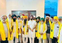 ਹਲਕਾ ਇੰਚਾਰਜ ਰਣਜੋਧ ਸਿੰਘ ਹਡਾਣਾ ਨੇ ਸਿਰੋਪਾਓ ਪਾ ਕੇ ਕੀਤਾ ਨਿੱਘਾ ਸਵਾਗਤ; ਕਿਹਾ – ਤਜਰਬੇਕਾਰ ਆਗੂਆਂ ਦੇ ਆਉਣ ਨਾਲ ਪਾਰਟੀ ਹੋਈ ਹੋਰ ਮਜ਼ਬੂਤ